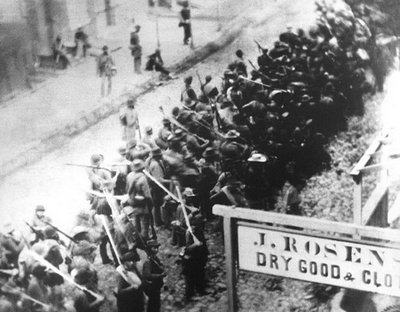 Civil War rifles and weapons.jpg