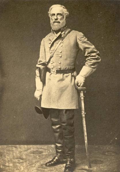 General Robert E. Lee in uniform and sword.jpg
